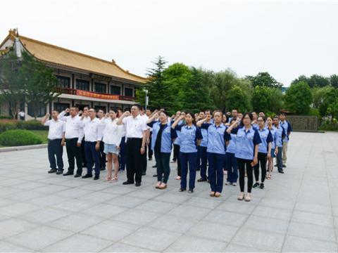 重温入党誓词   思念英雄先烈——w66利来集团党总支部组织全体党员开展党建活动