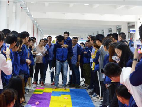 坚贞立志，，，，，，永葆精神，，，，，，勇猛领先，，，，，，不负青春